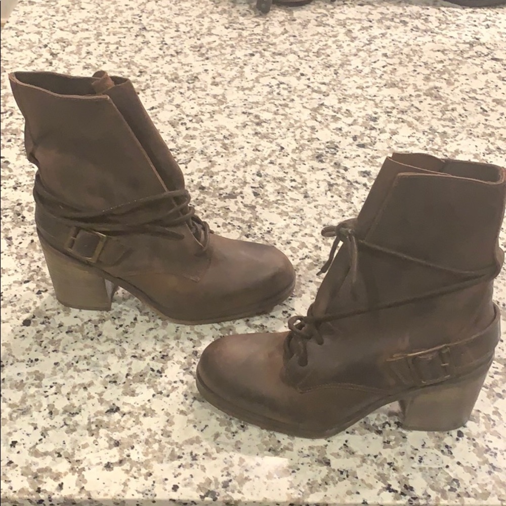 NEVER WORN Jeffrey Campbell boots